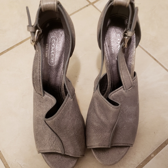 Sandals - Picture 2 of 3